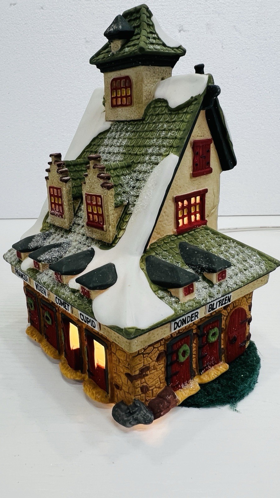 Dept 56 North Pole Series “ Reindeer Barn” Retired 1990 Excellent Condition !