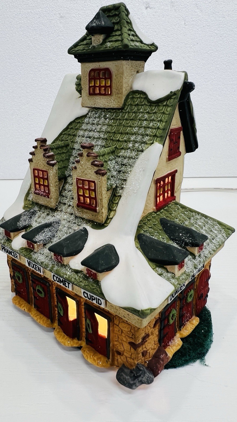 Dept 56 North Pole Series “ Reindeer Barn” Retired 1990 Excellent Condition !