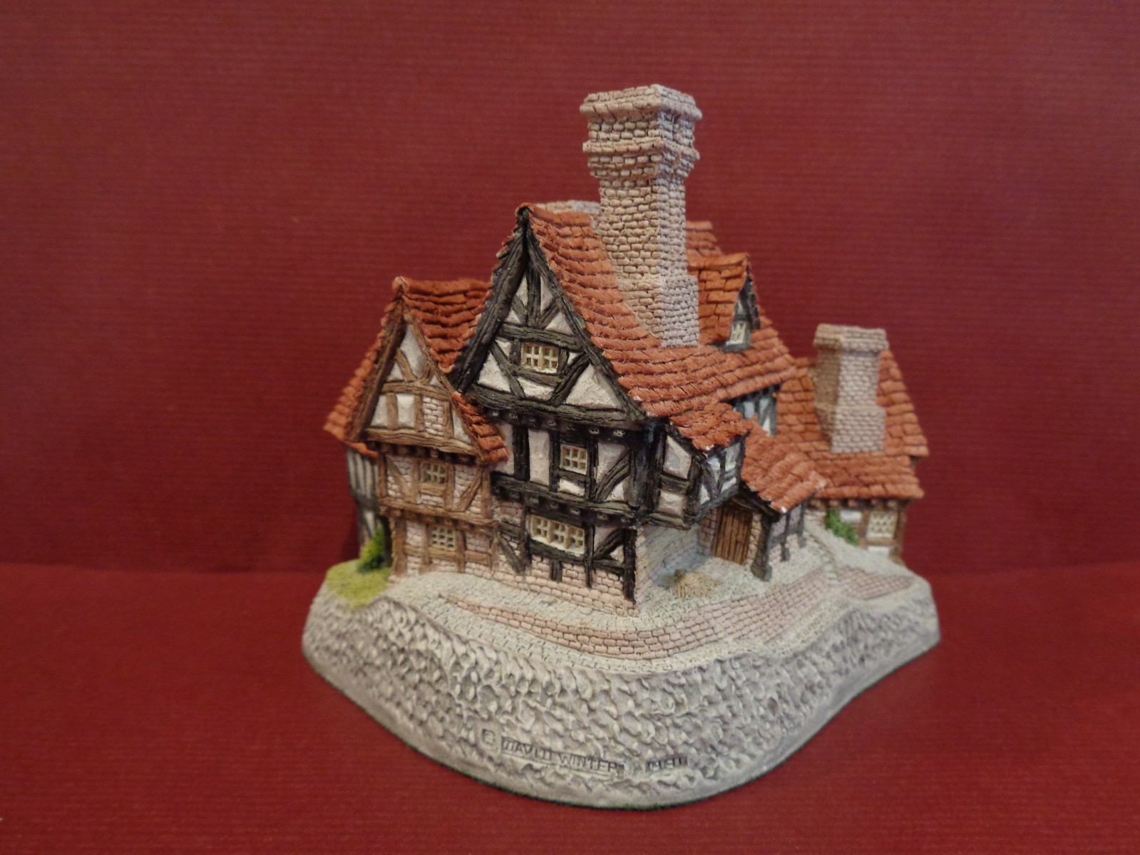 David Winter Cottage “Stratford House” made in Britain in 1981 with original box