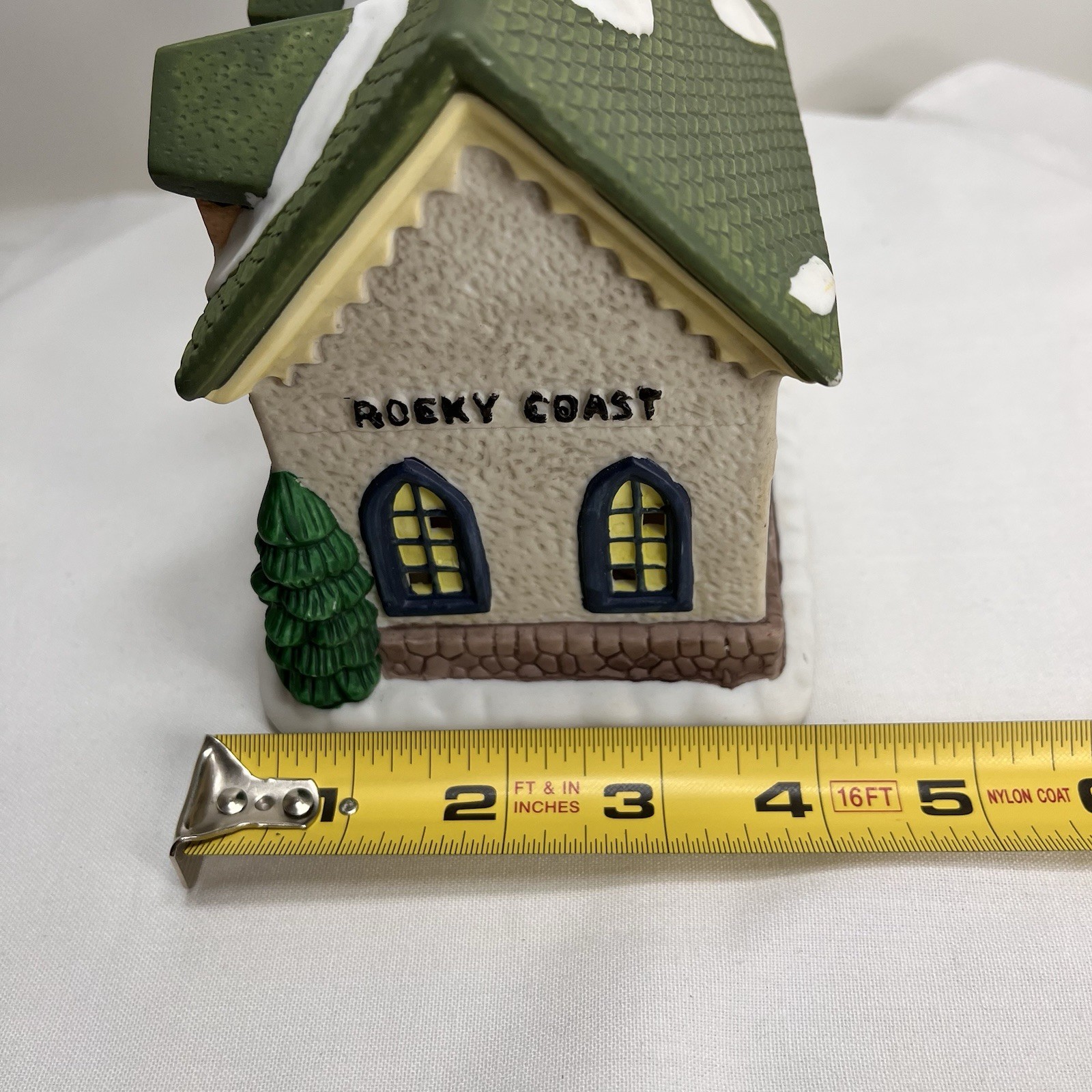 Town Square Collectibles Rocky Coast Lighthouse Lighted Village With Light Cord