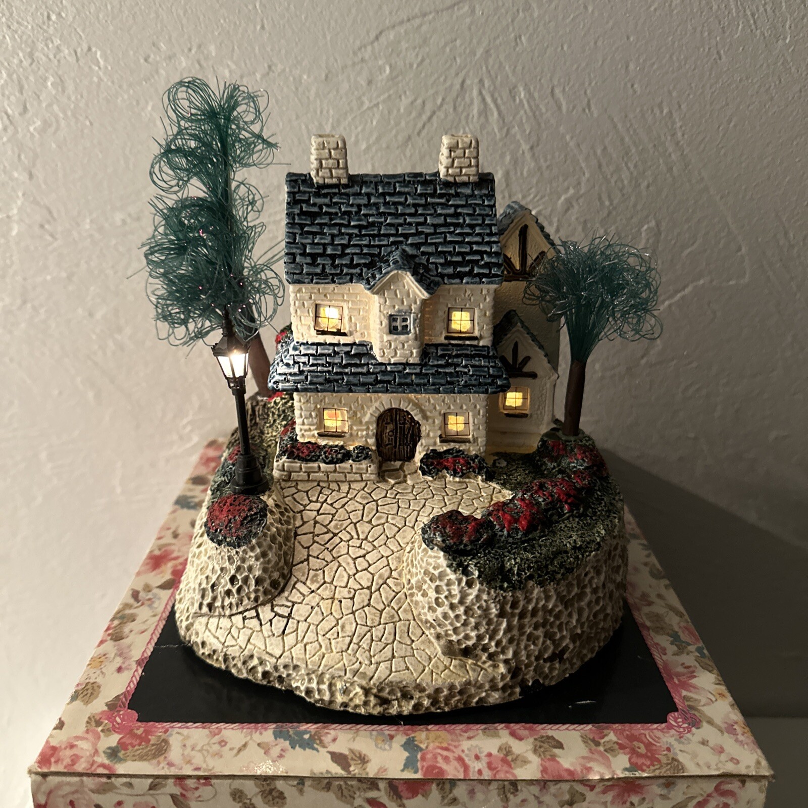 Country Cottage With Music & Light Made in Taiwan -Eleco