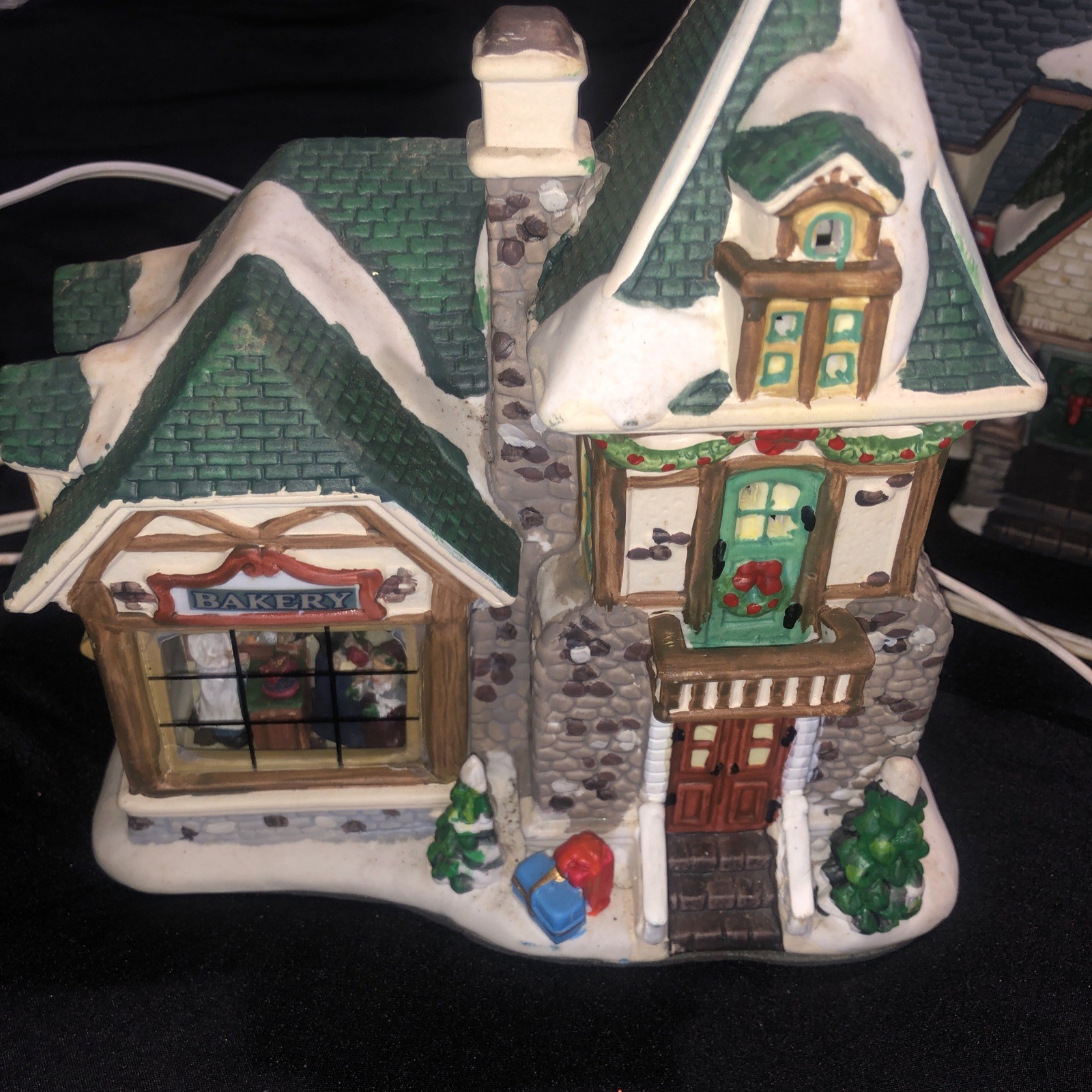 Lighted Christmas Village Lot 5, Ceramic, Candy Canes Church Santa’s Toys Bakery