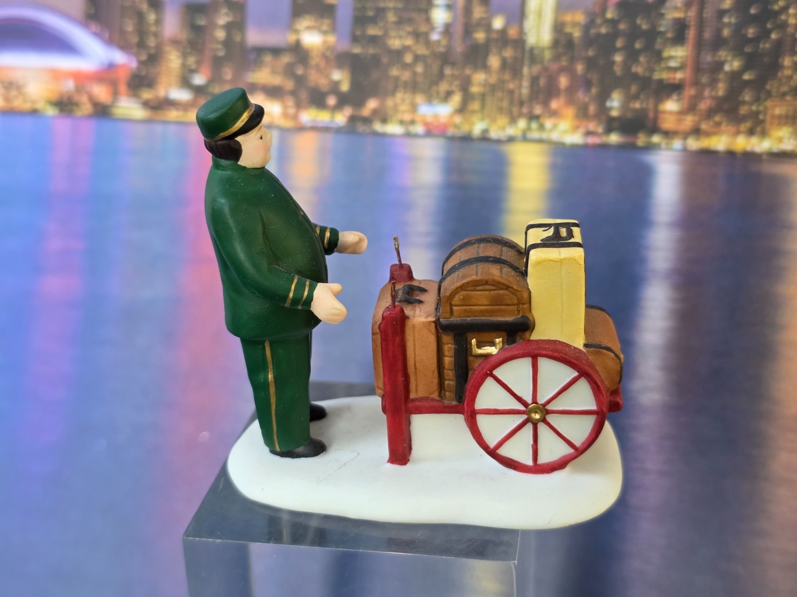Dept 56 Village HOLIDAY TRAVELERS bellhop man REPLACEMENT figurine AS IS
