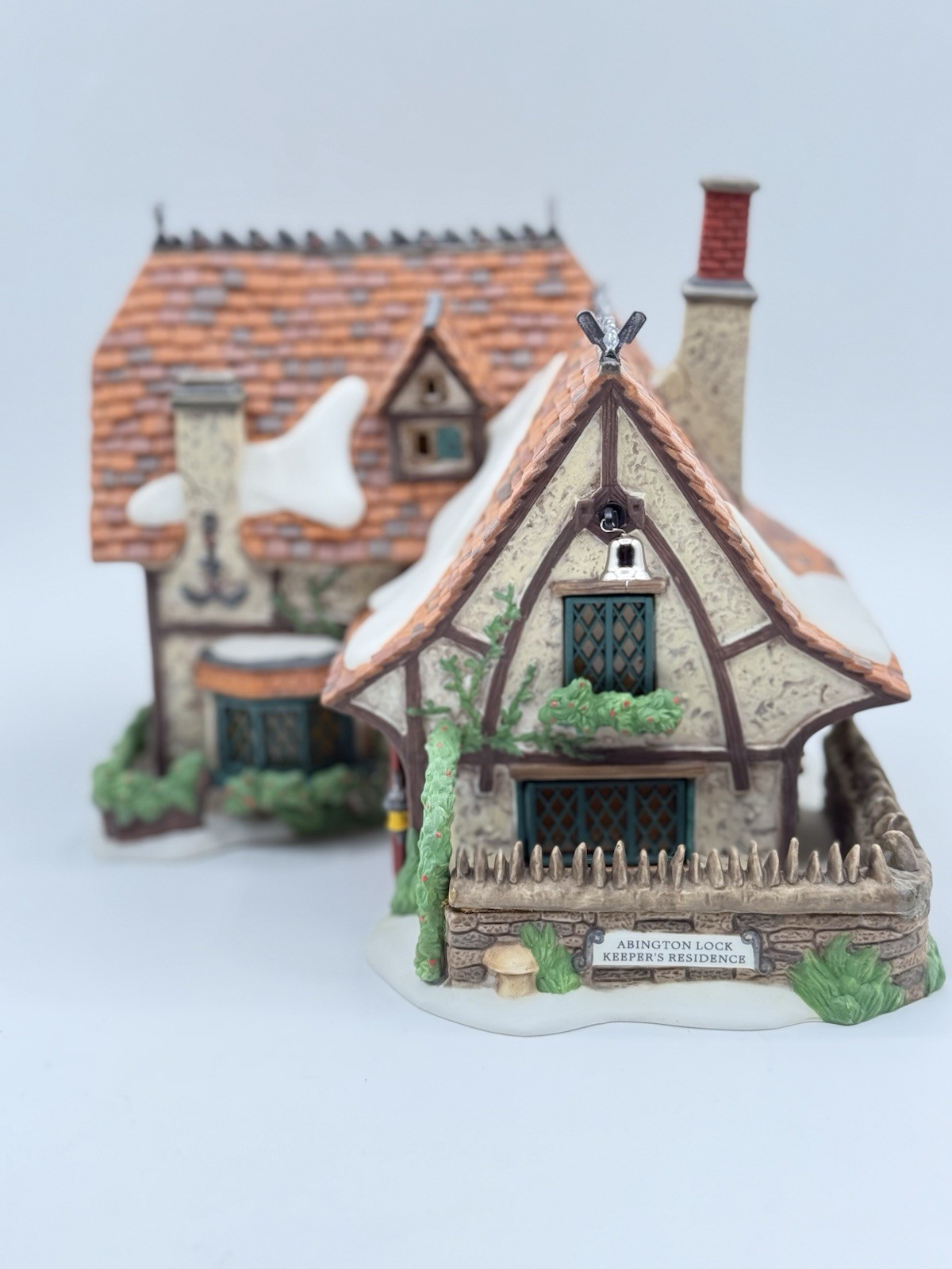 Dept 56 Dickens’ Village Abington Lock Keeper’s Residence 56.58474 Retired