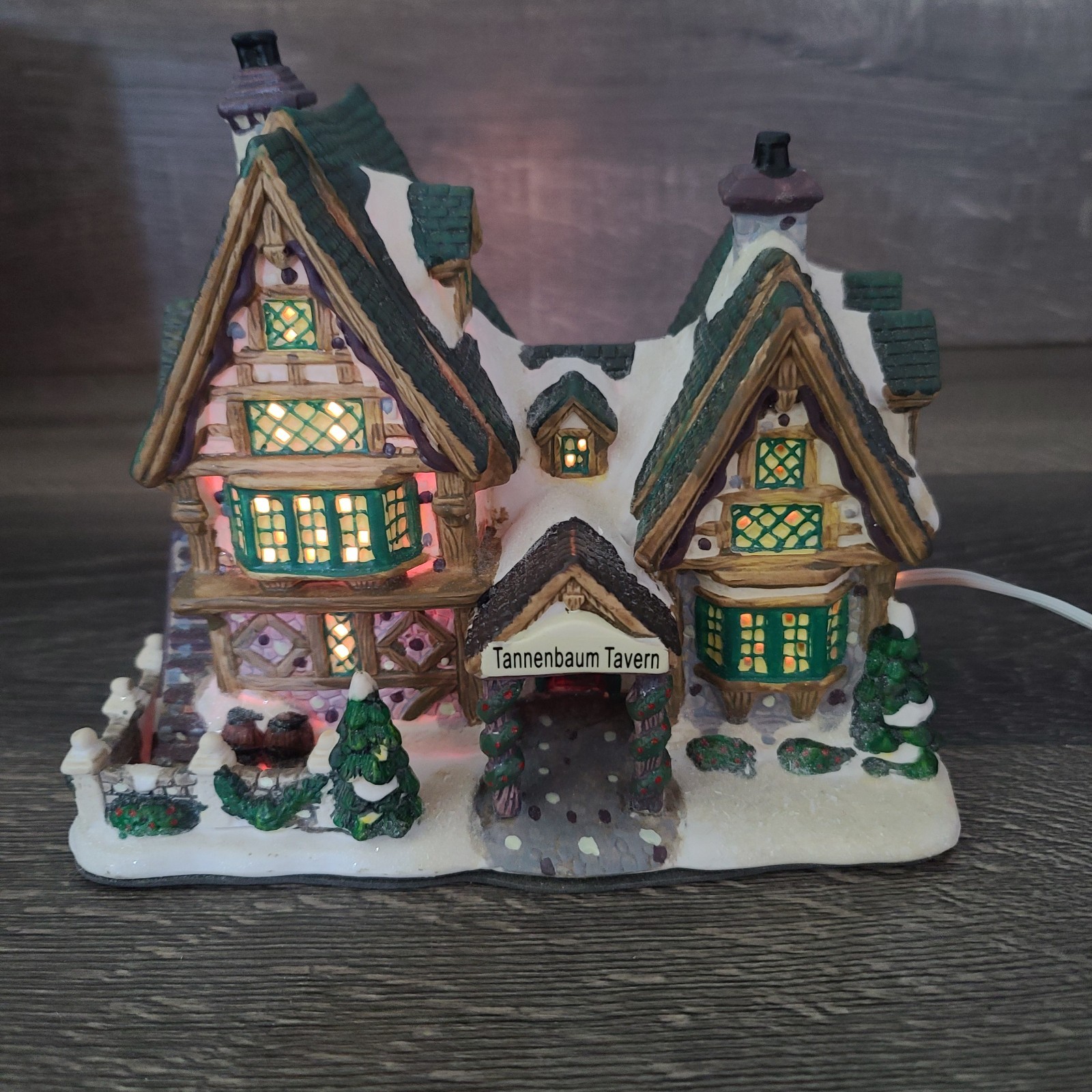 Holiday Inspirations Village 2007 Towne Series Tannenbaum Tavern