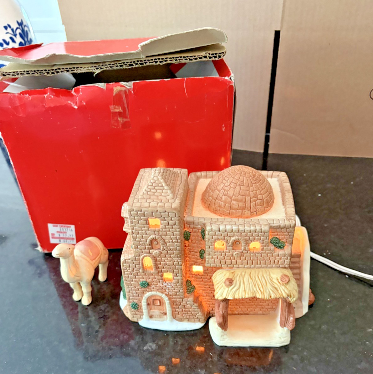 Vintage Rex & Lee 1989 Lighted Bethlehem Village Inn House w/ Camel Golden Sleig