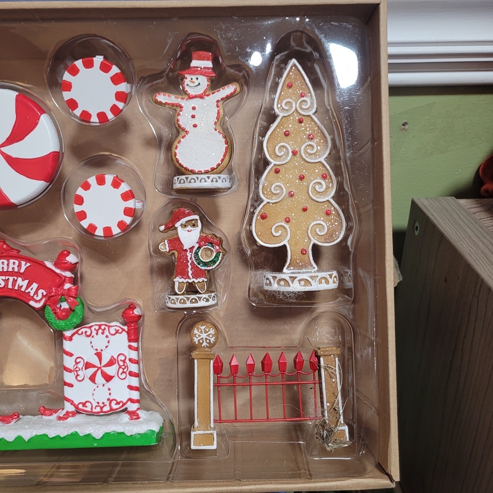Gingerbread Alley Village Christmas Decor Set 13 pcs 2016 self standing tabletop