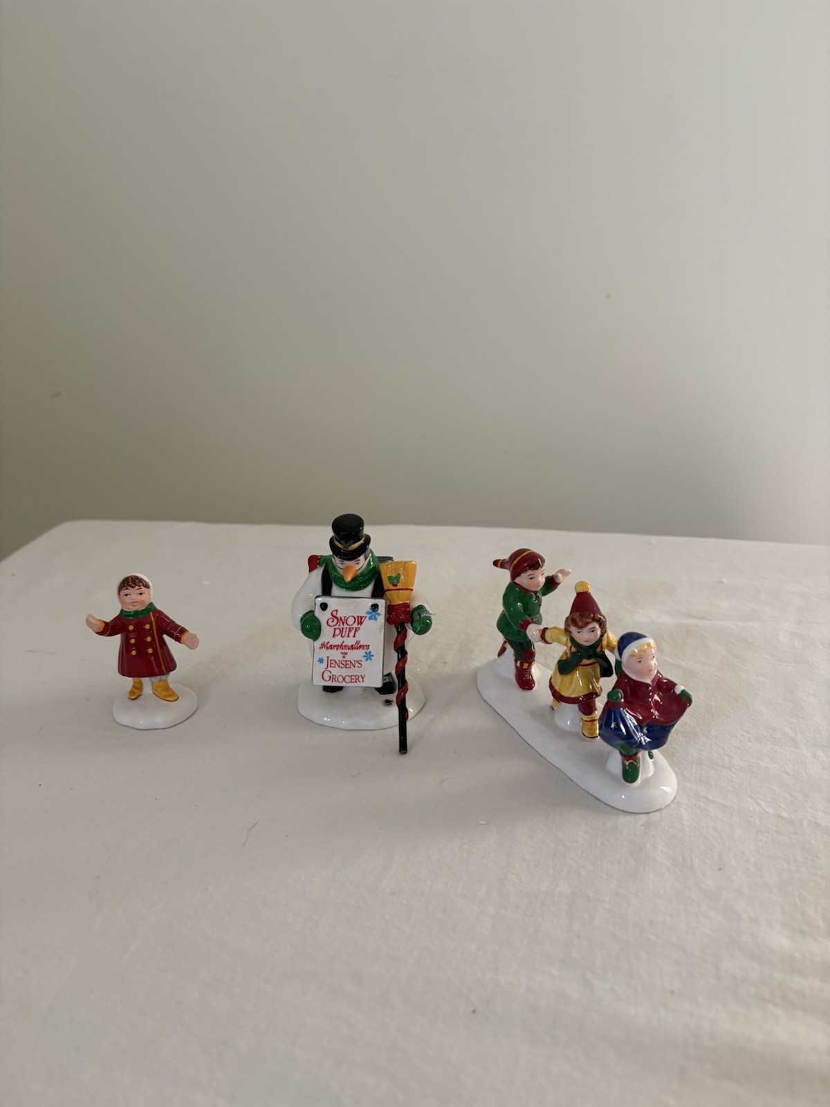 Department 56 Snow Village “He Led Them Down The Streets Of Town” #54927 FLAW