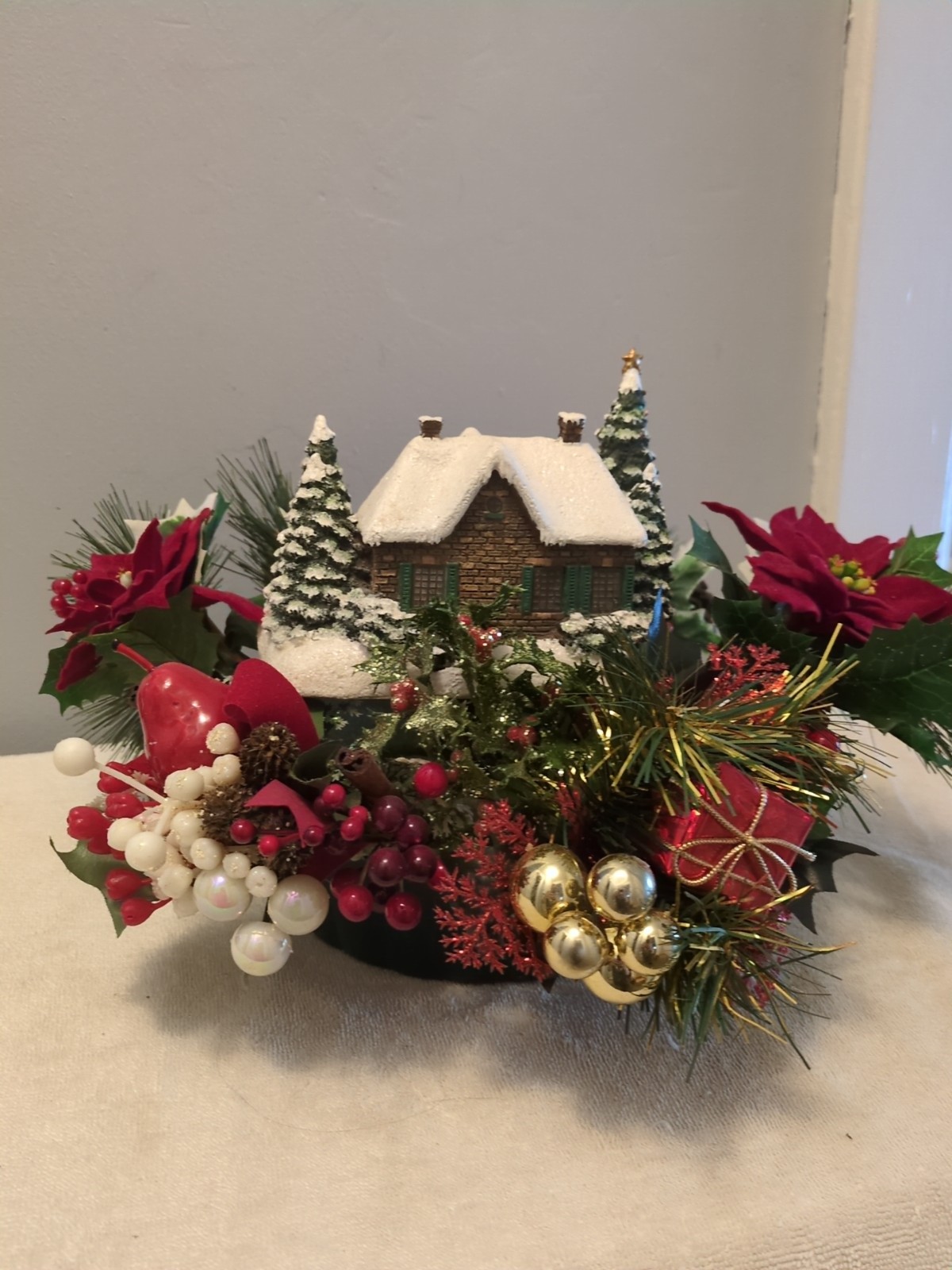 THOMAS KINKADE Skater’s Pond Christmas Village TELEFLORA HOMEMADE CENTERPIECE