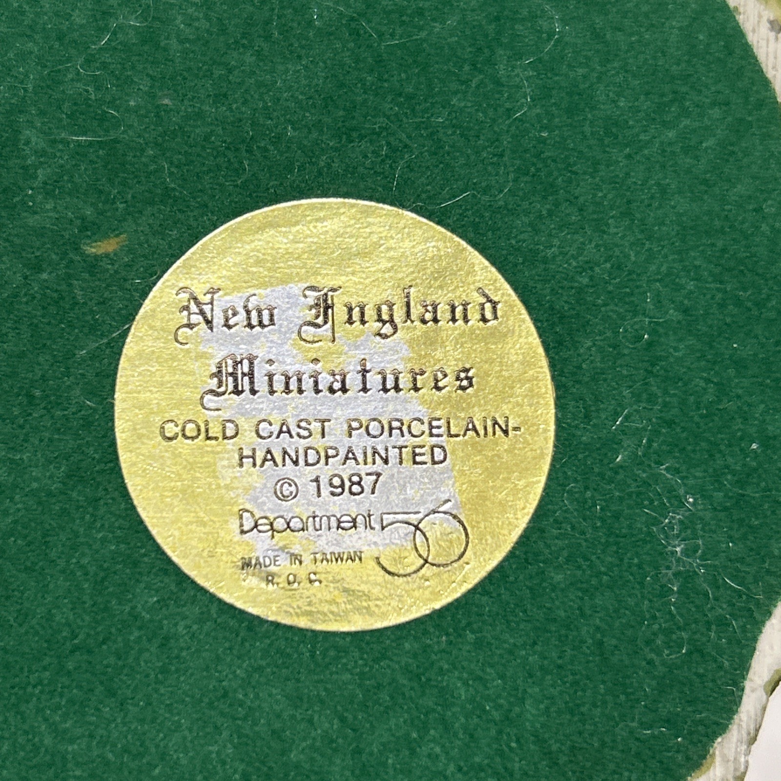 Department 56 New England Village Miniature Log Cabin 5937‑4 • 1987 • Taiwan