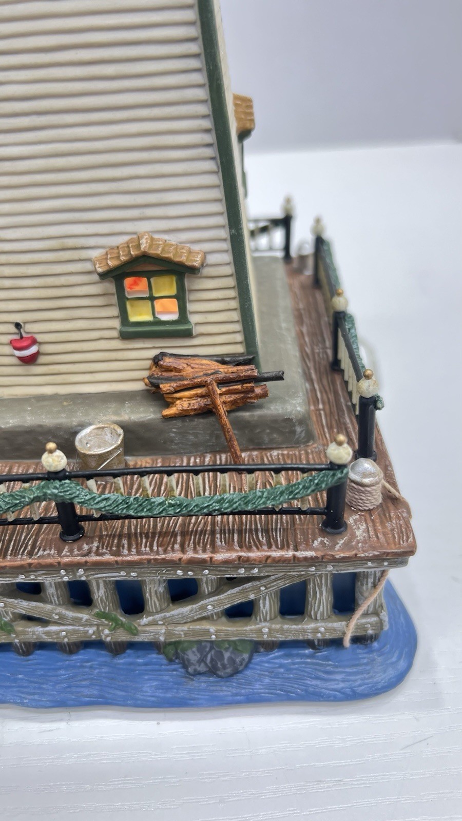 Dept 56 Dickens Village Series Lighthouse Queens Port 58714 Retired 2003
