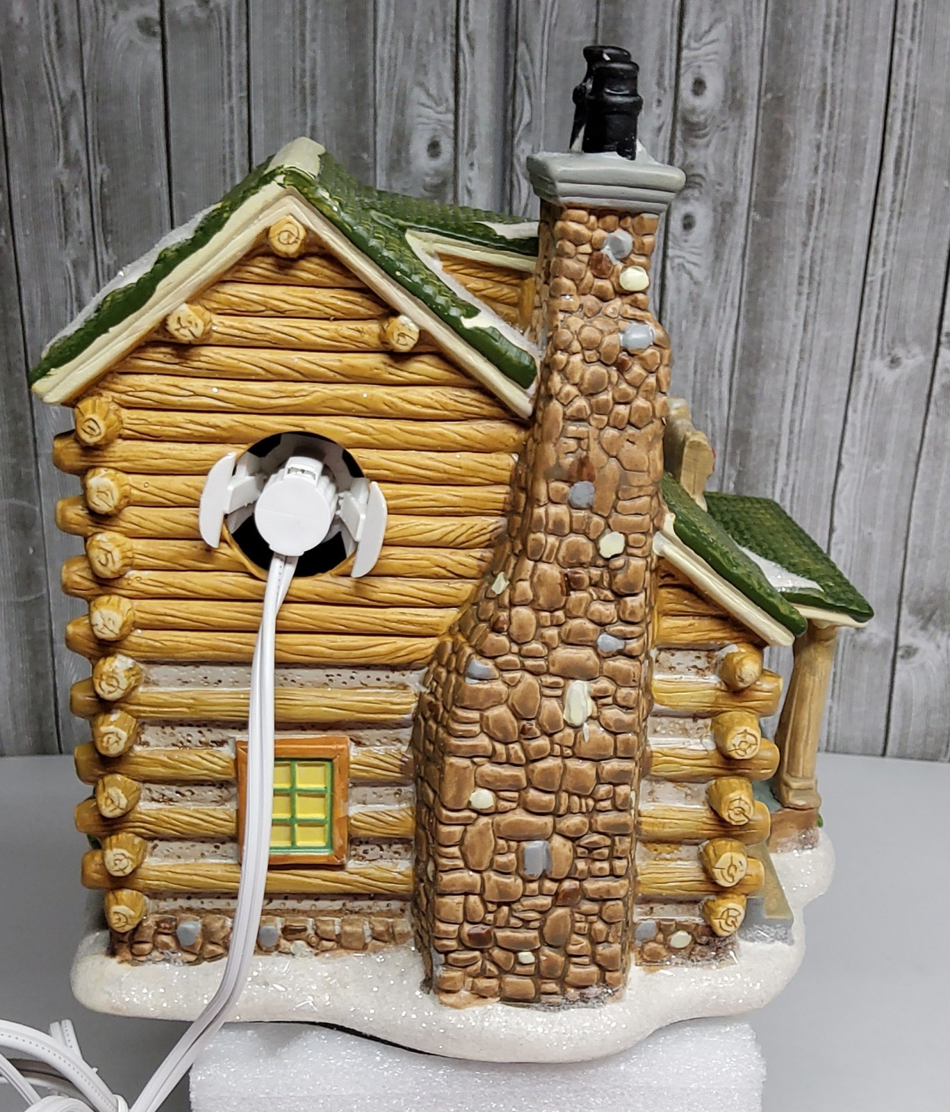 HOLIDAY INSPIRATIONS ” RESORT” LIGHT UP CHRISTMAS HOUSE YEAR 2011
