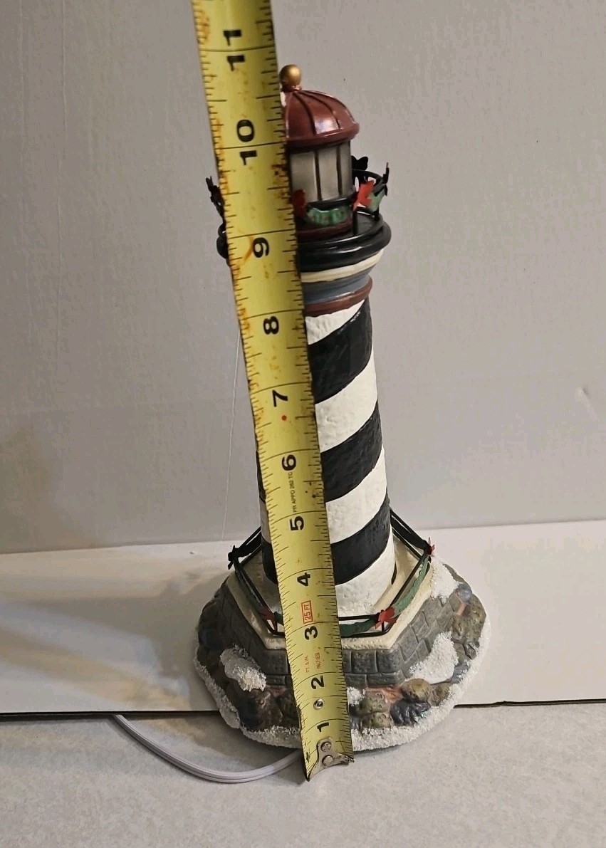St. Nicholas Square 2005 Lighthouse Illuminated The Village Collection – Works
