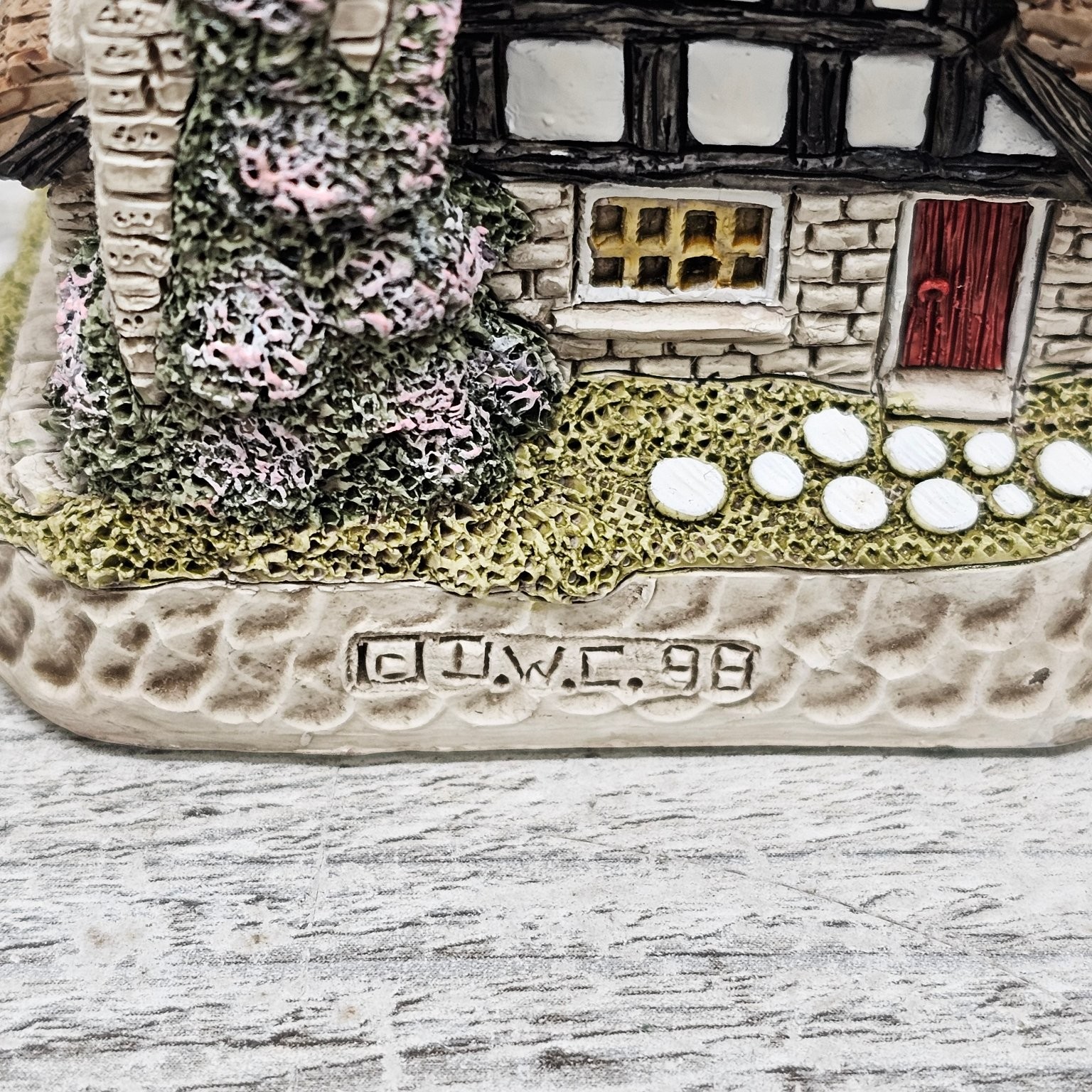 David Winter Dagonet The Fools King Arthur Village Cottage 3.5in Collectible