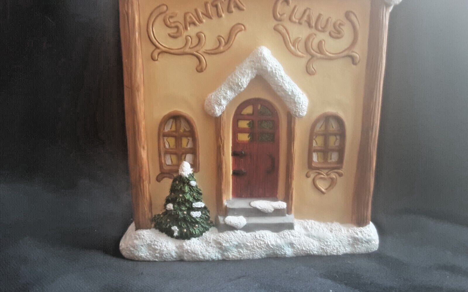 Prizm Inc #10010 “Mr. & Mrs. Claus” Christmas Display House 2002 PIPKA VILLAGE