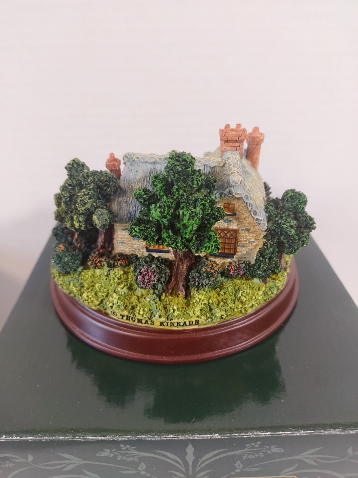 Thomas Kinkade Painters of Light Everetts Cottage Memories of Home Lighted