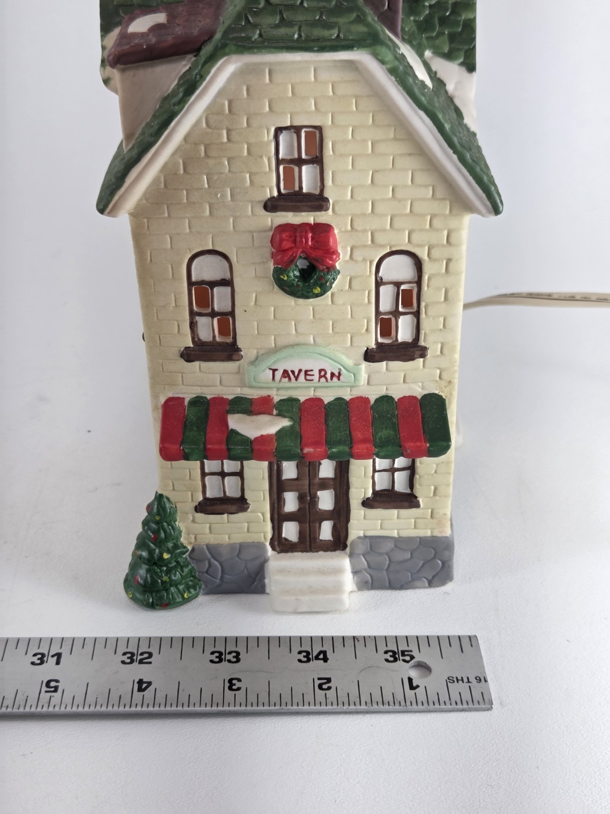 Holiday Expressions Dickens Collectables Tavern 1992 Porcelain Lighted House EUC