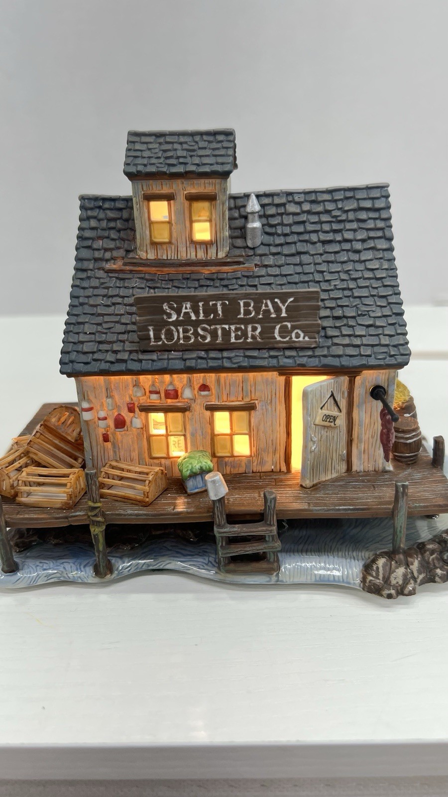 Dept 56 New England Village “Salt Bay Lobster Co” 56658 Retired 2002 Excellent!