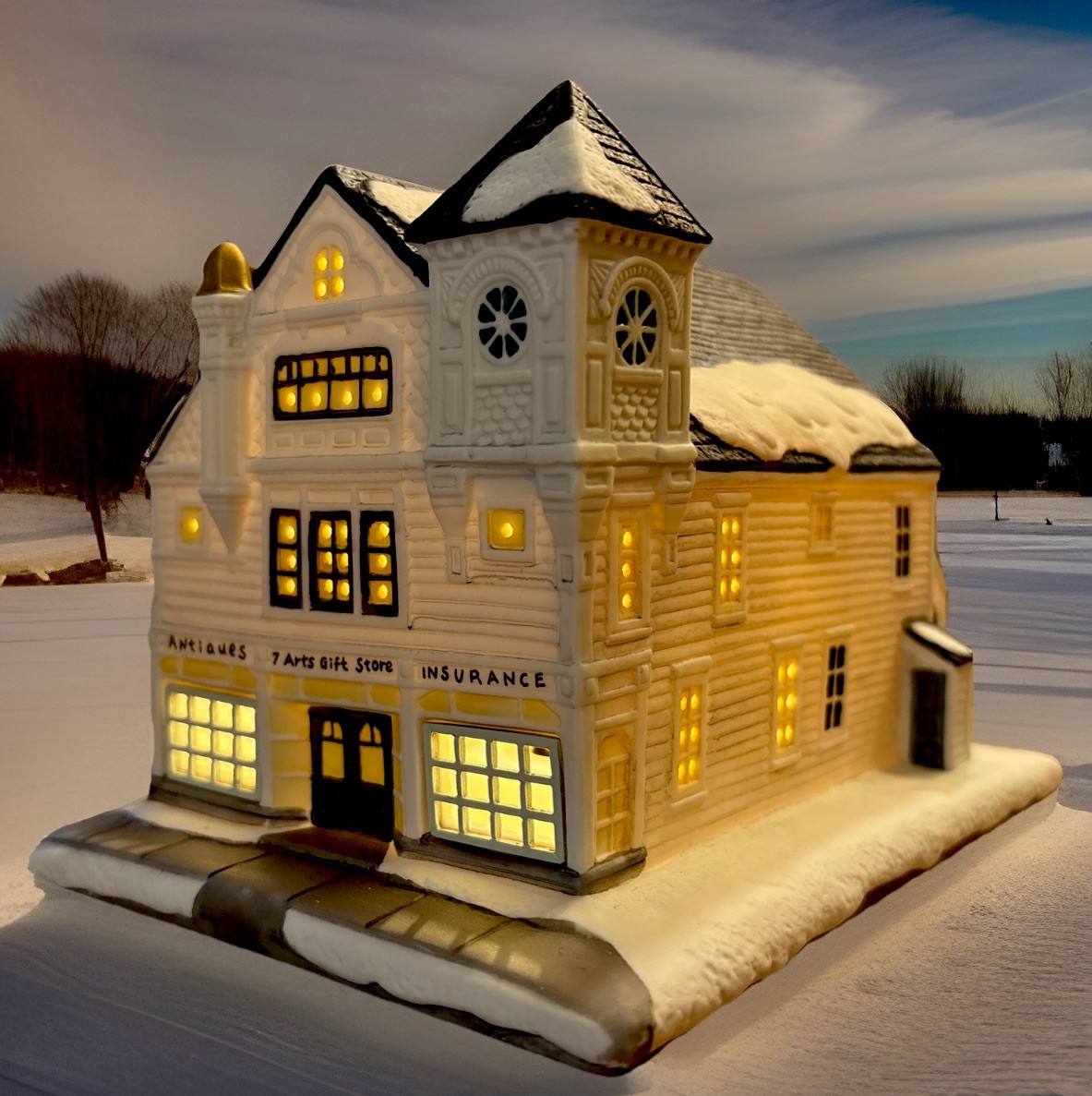 NEW Hawthorne Porchlight “The Antique Shop” Rockwell Christmas In Stockbridge