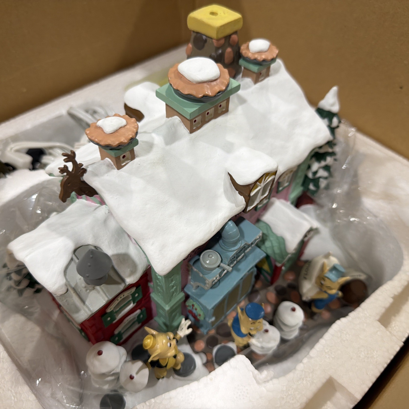 Disney Winter Wonderland Collection Three Little Pigs Bakery Danbury Mint w/ Box