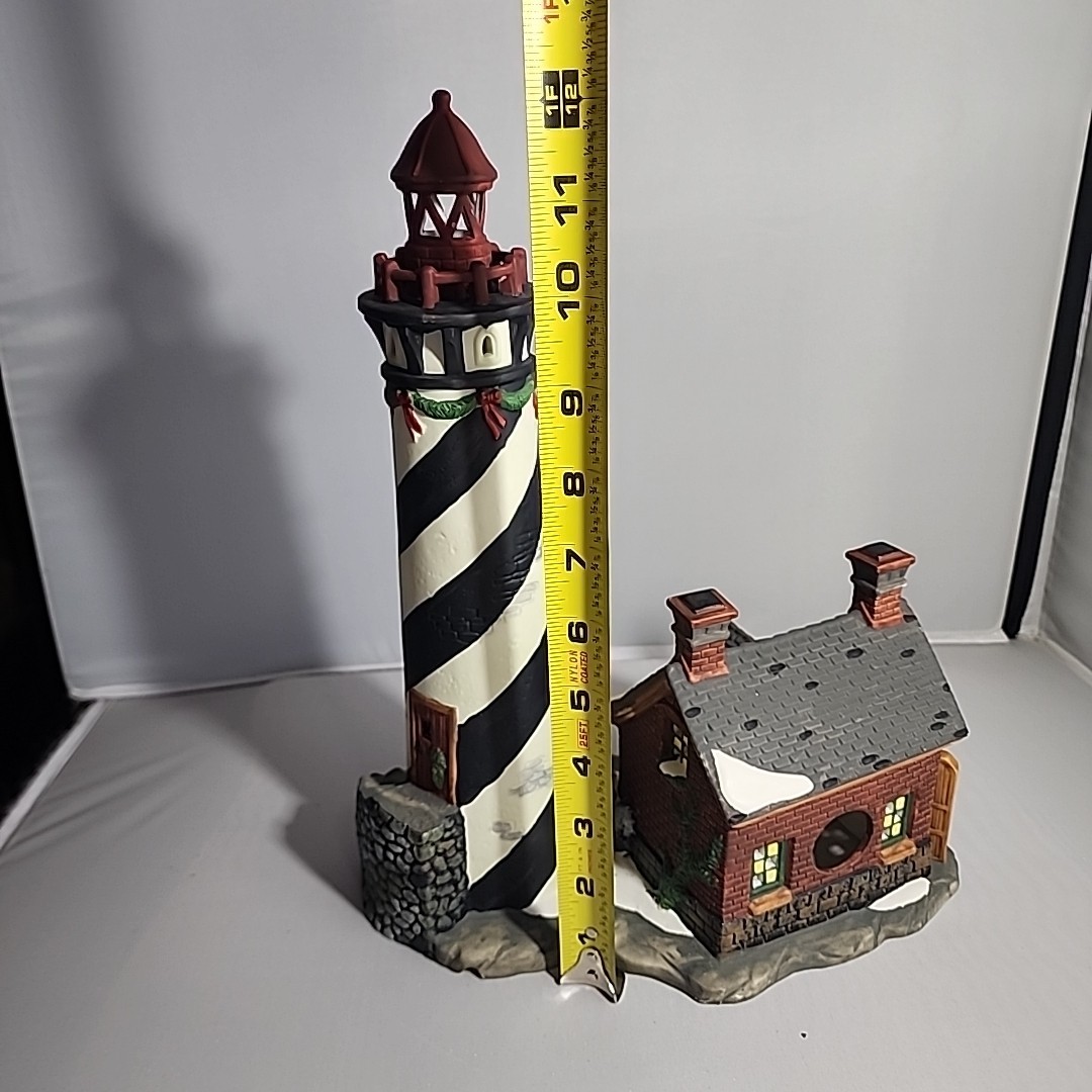 Santa’s Workbench Collection Classic Series Rivergate Lighthouse 2001 no LIght