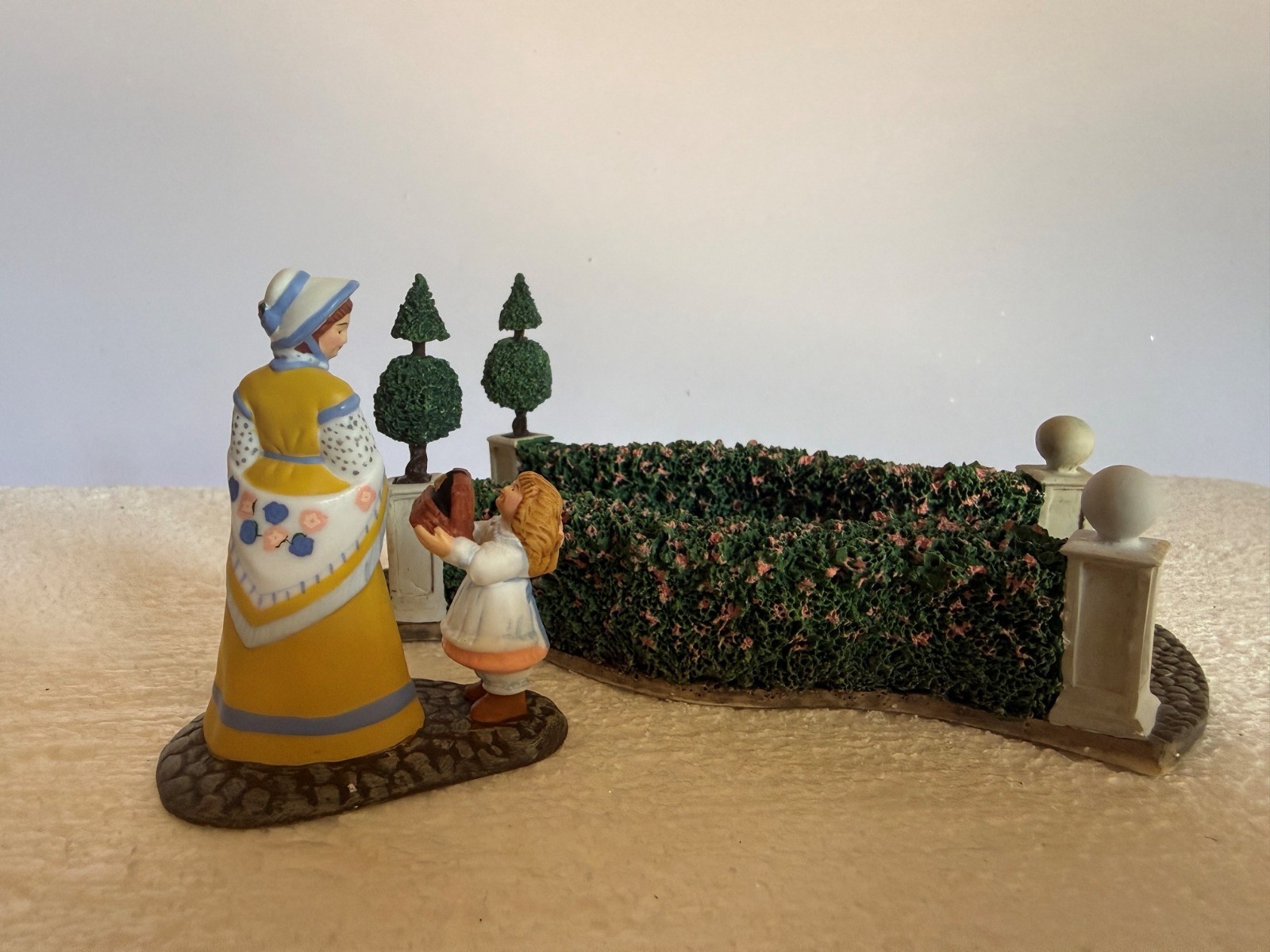 Dept 56 Dickens Vlg “Aldeburg Music Box Shop-Gift Set of 3