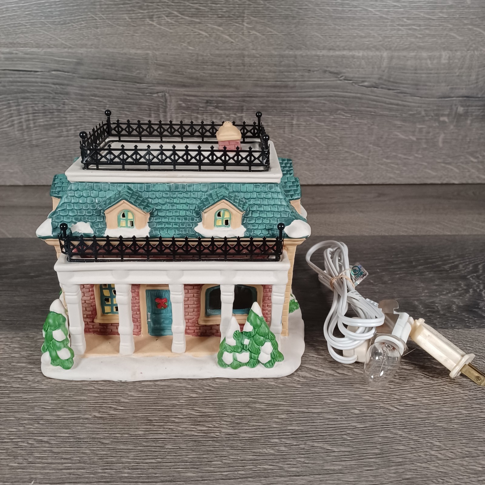 American Greetings Ingleby Village Bankers House Porcelain Lighted House