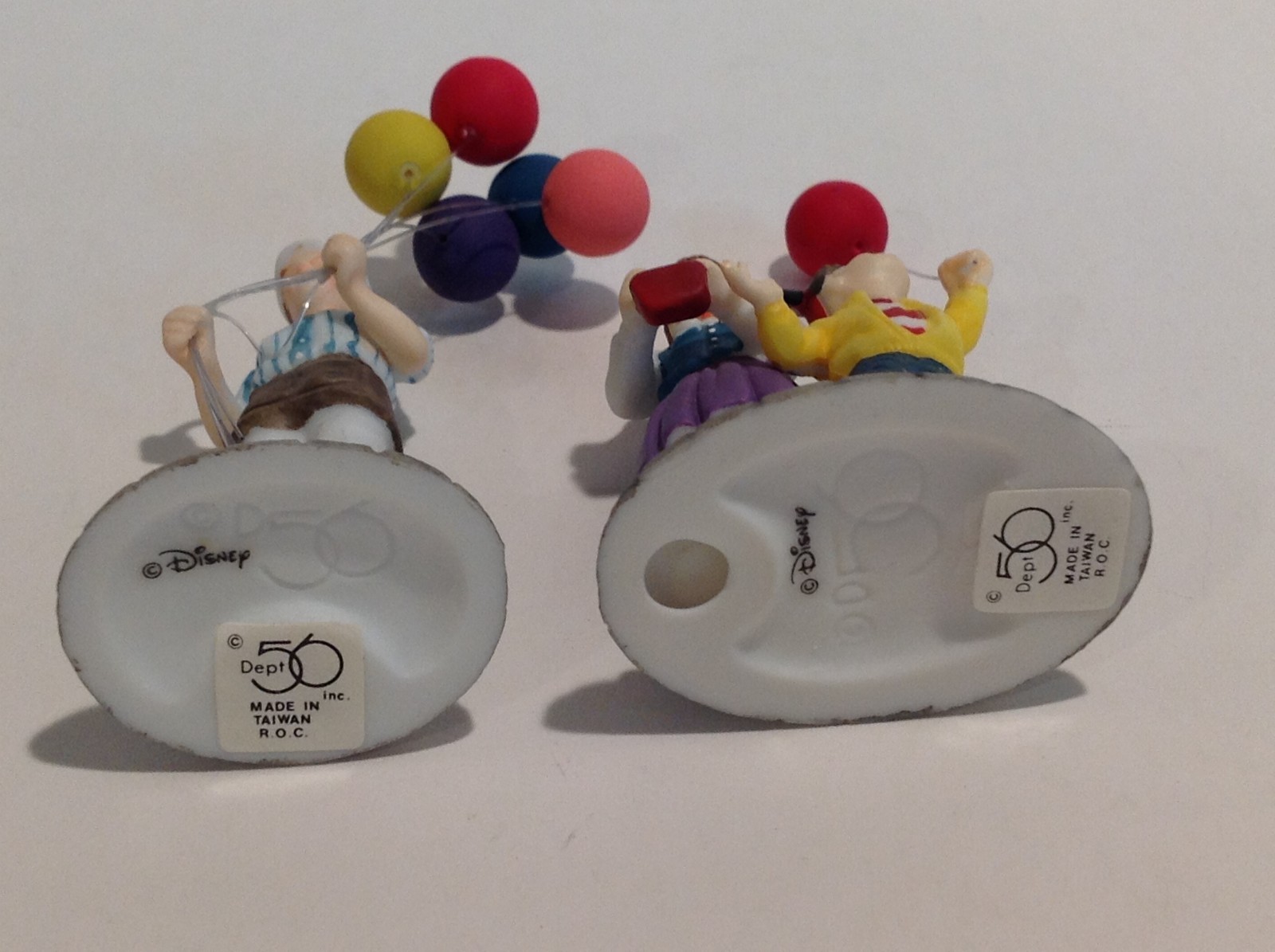 Dept 56 Disney Parks Heritage Village Mickey & Minnie, Balloon Seller, Family