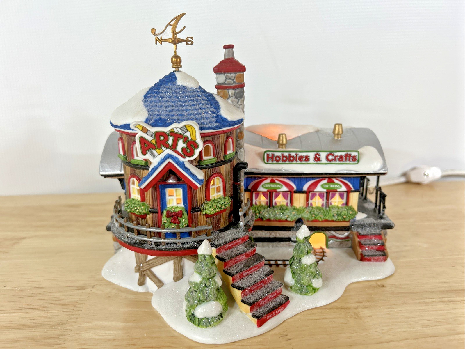 Department 56 North Pole Series Art’s Hobbies & Crafts Village Illuminated 2004