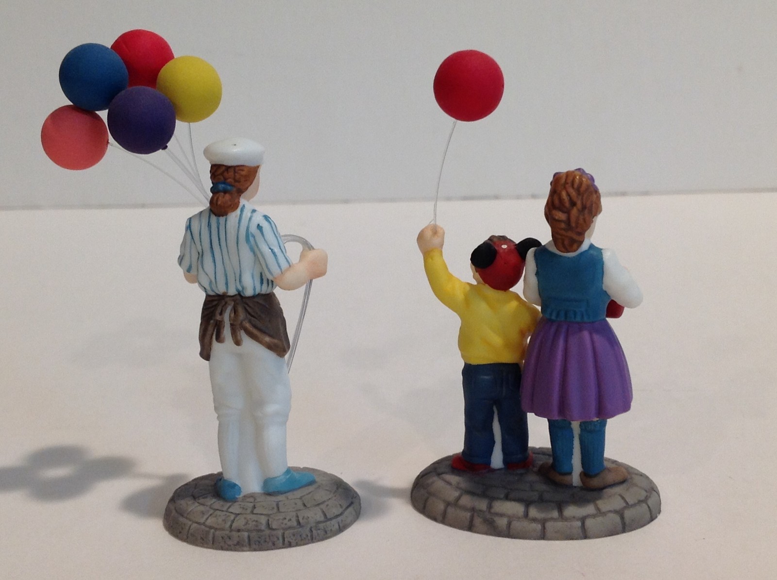 Dept 56 Disney Parks Heritage Village Mickey & Minnie, Balloon Seller, Family