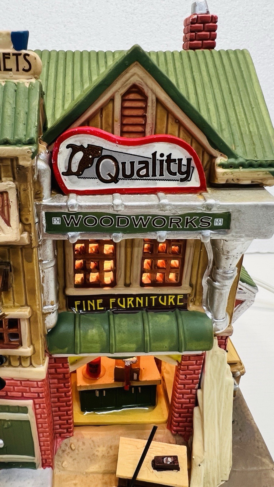 Lemax “ Quality Woodworks Fine Furniture & Cabinets” 35528 Retired 2013 NEW !