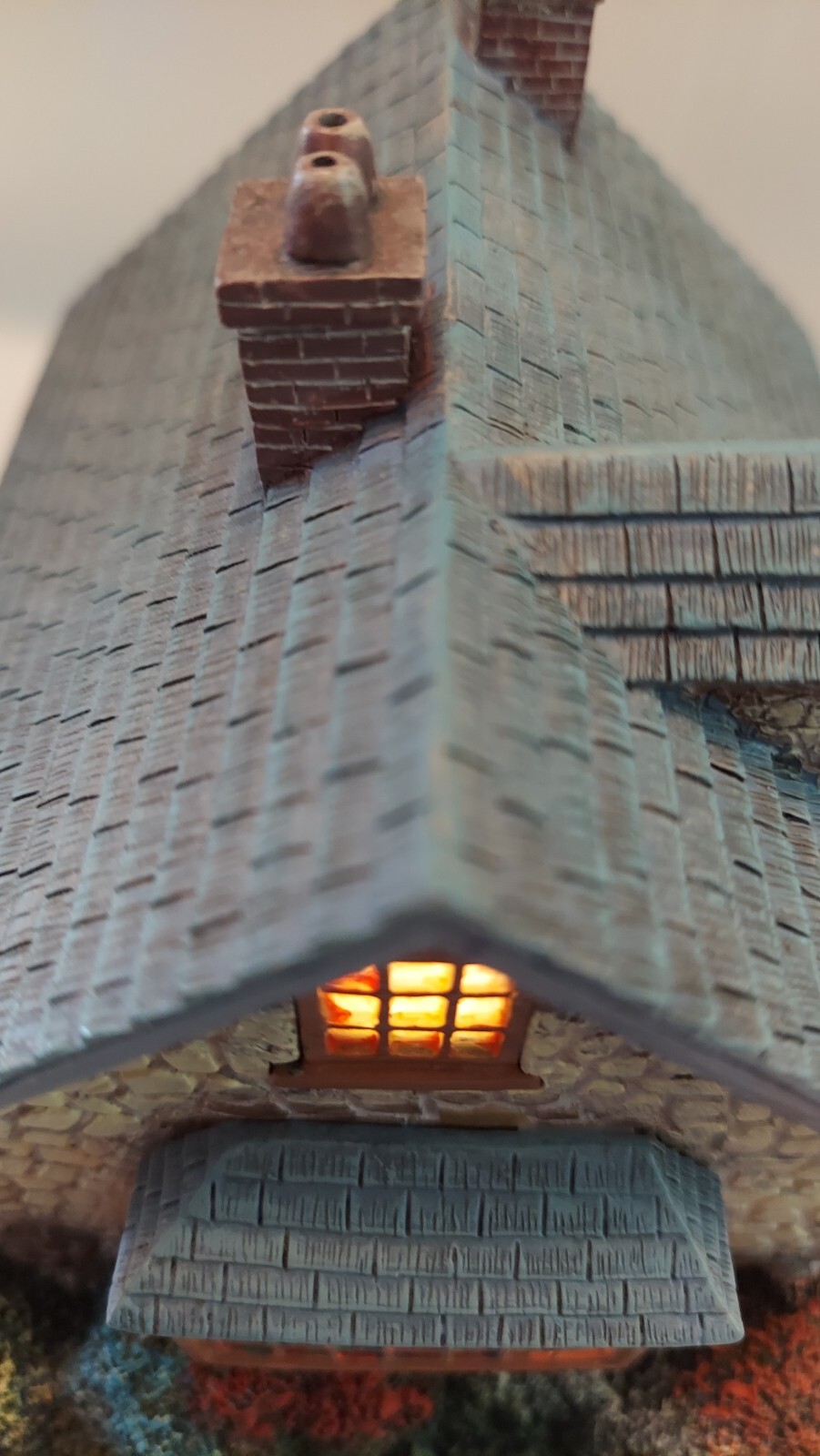 VNTG Hawthorne Village Thomas Kinkade Seaside Lighted “Foxglove Bookstore” (U19)