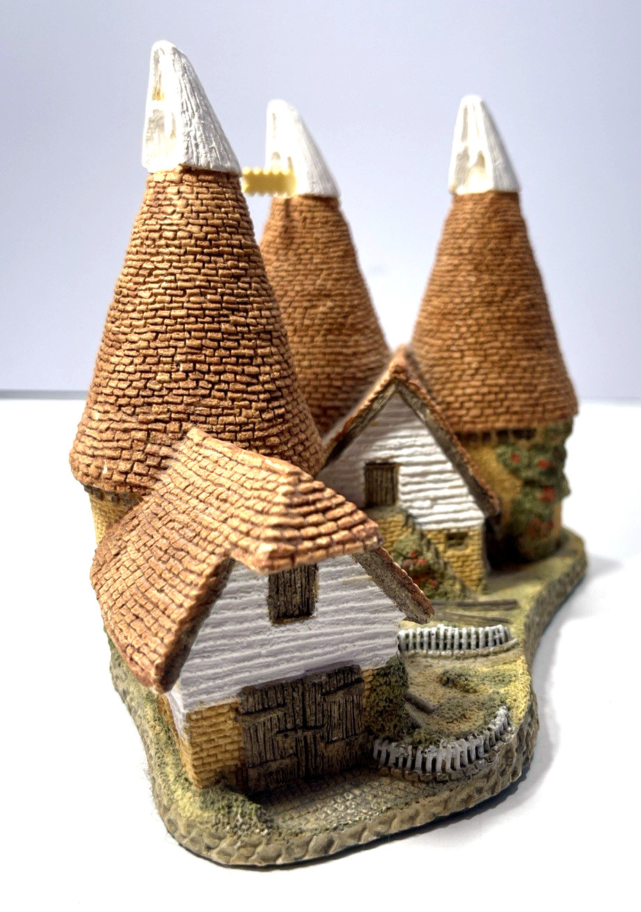 David Winter “Triple Oast” 1981 Regions Collection with Box