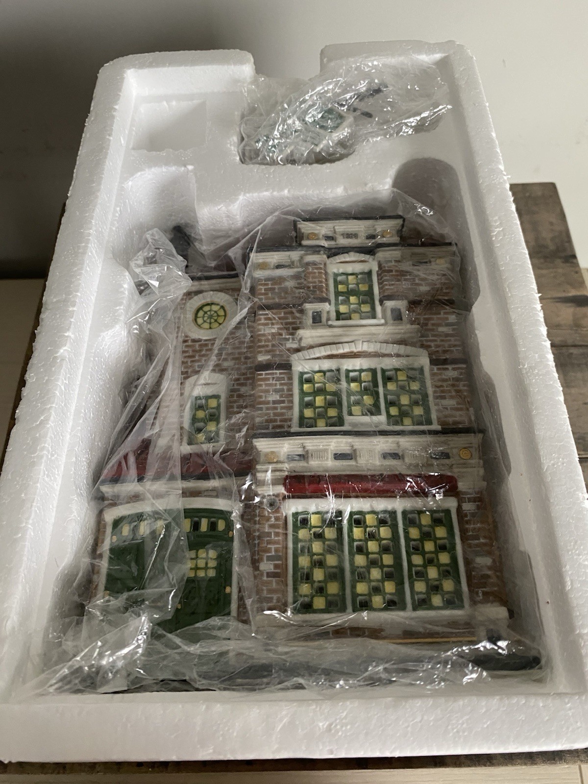 Department 56 Marshall Field’s Frango Factory 56.06302 Rare 2005 READ Small Flaw
