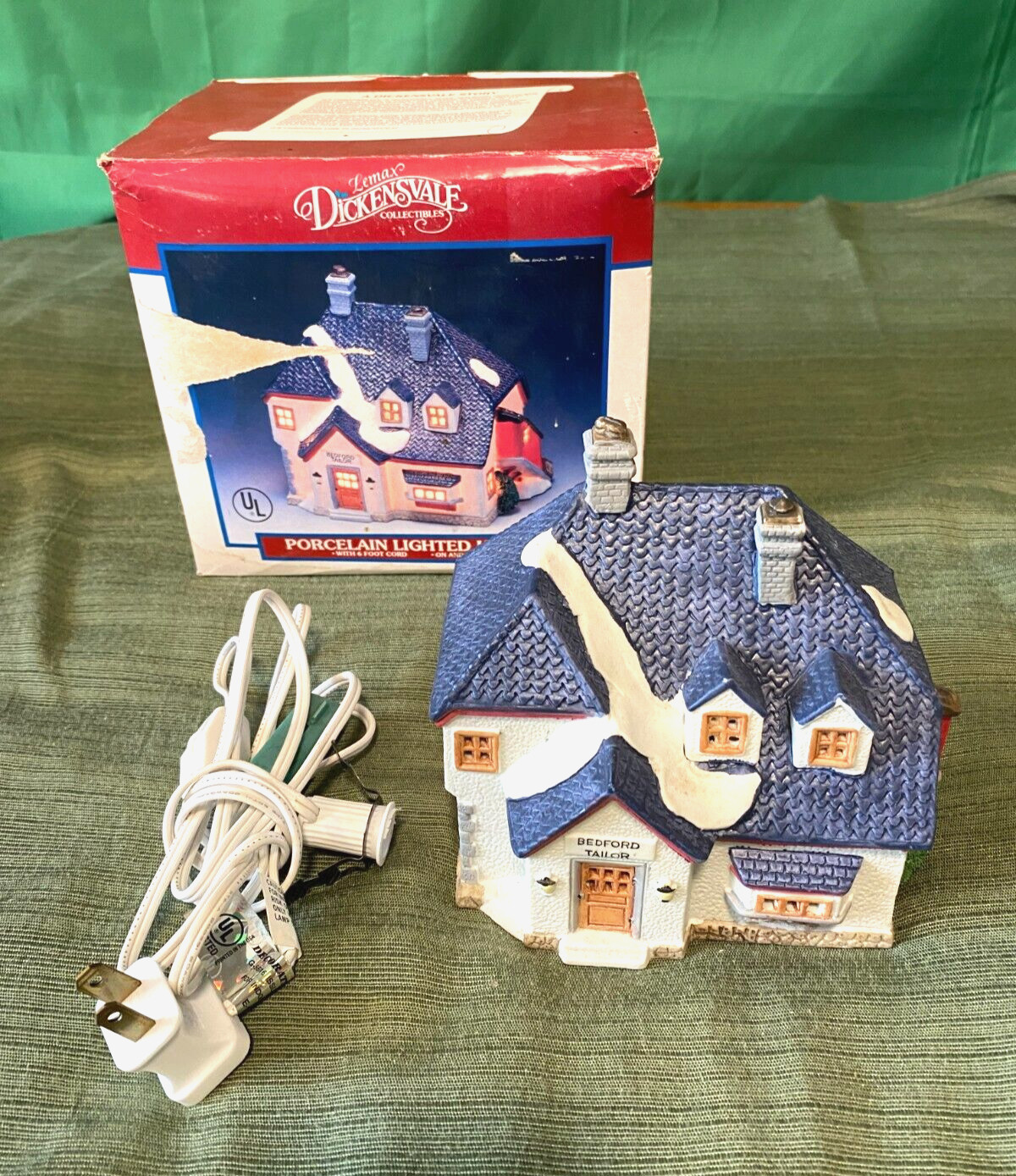 1993 Lemax Dickensvale Collectible Porcelain Bedford Tailor House Lights Up