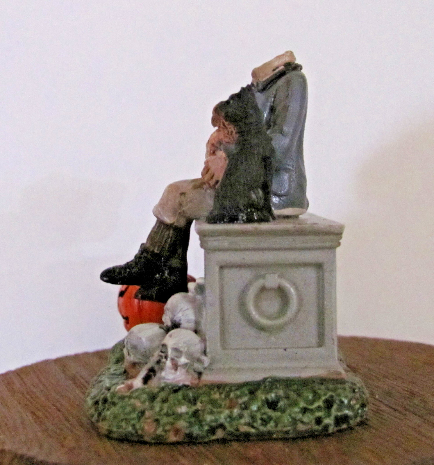 Lemax Spooky Town Figurine – Lost His Head #32195