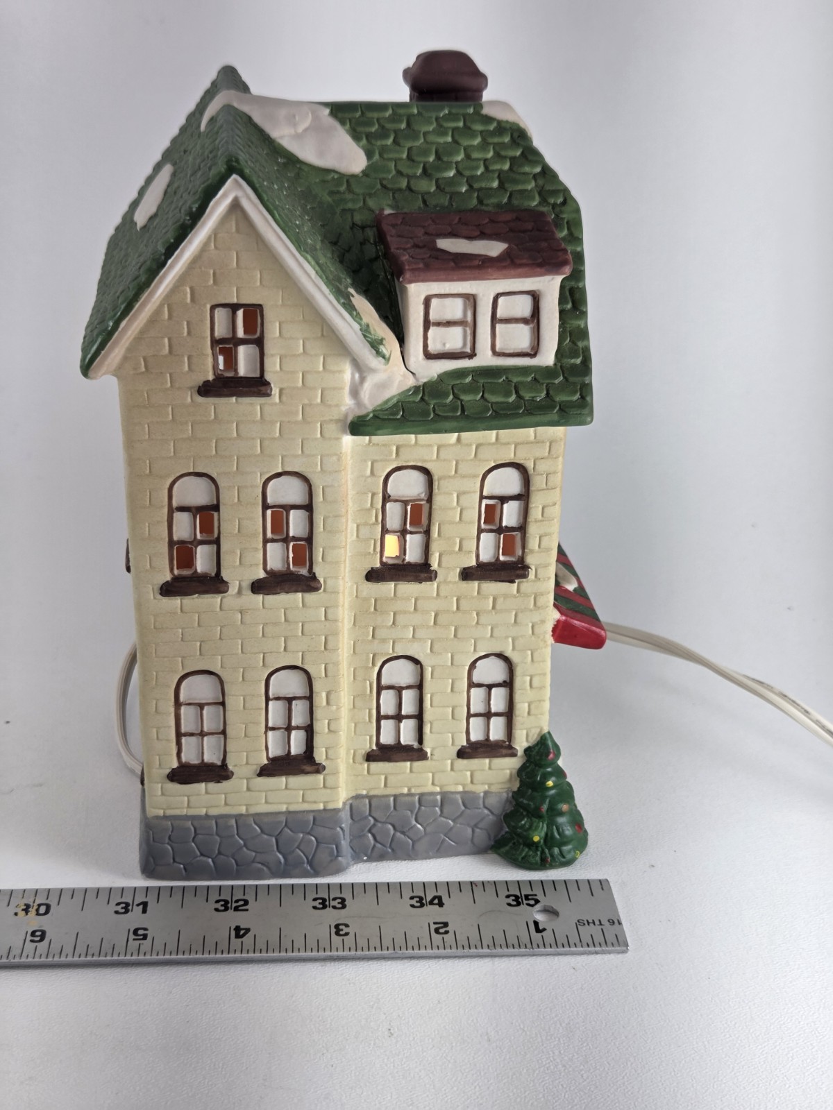 Holiday Expressions Dickens Collectables Tavern 1992 Porcelain Lighted House EUC