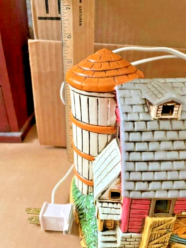 Lefton 1988 Lighted Barn w/ Silo Byron Wood Design Vintage Christmas