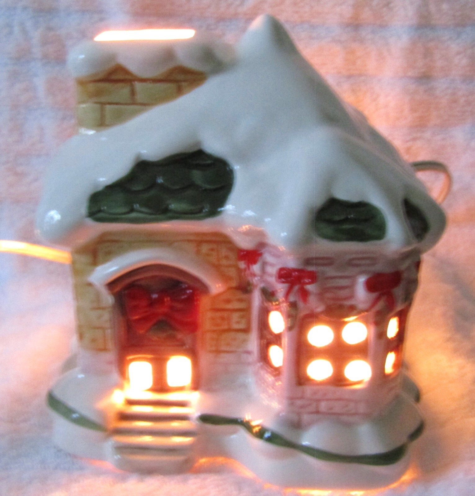 Vintage Lighted Ceramic Christmas Village Cottage Pink Nightlight ONI Taiwan