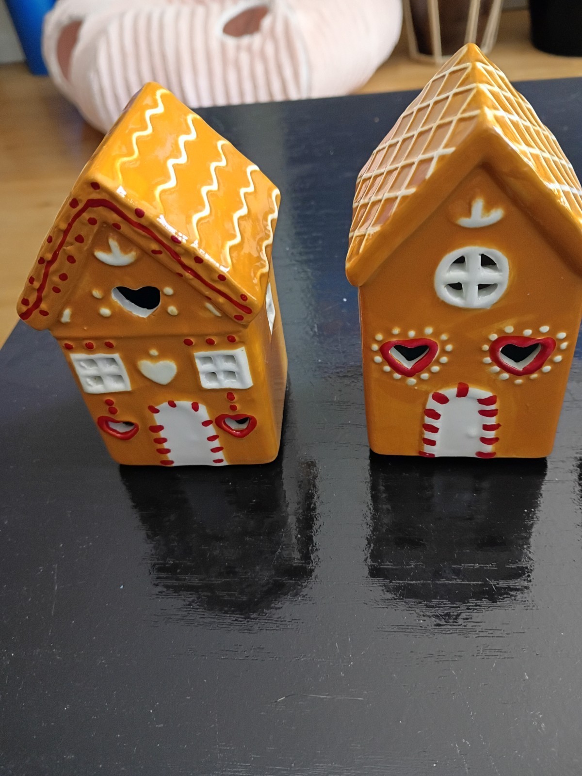 Ceramic Holiday LED Lit Gingerbread Festive Village Houses 4″ Set of 4 – NIB