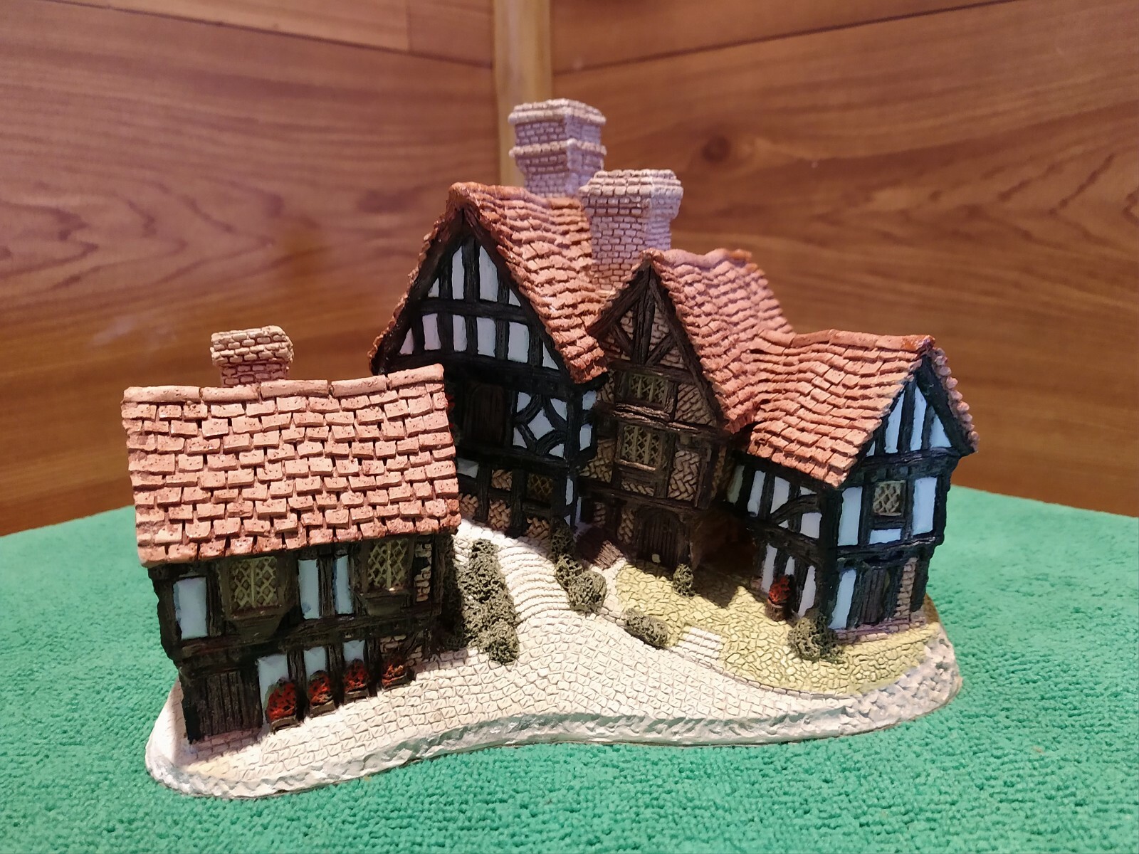 AUTHENTIC © 1981 DAVID WINTER “STRATFORD HOUSE” MADE IN HAMPSHIRE, GREAT BRITAIN