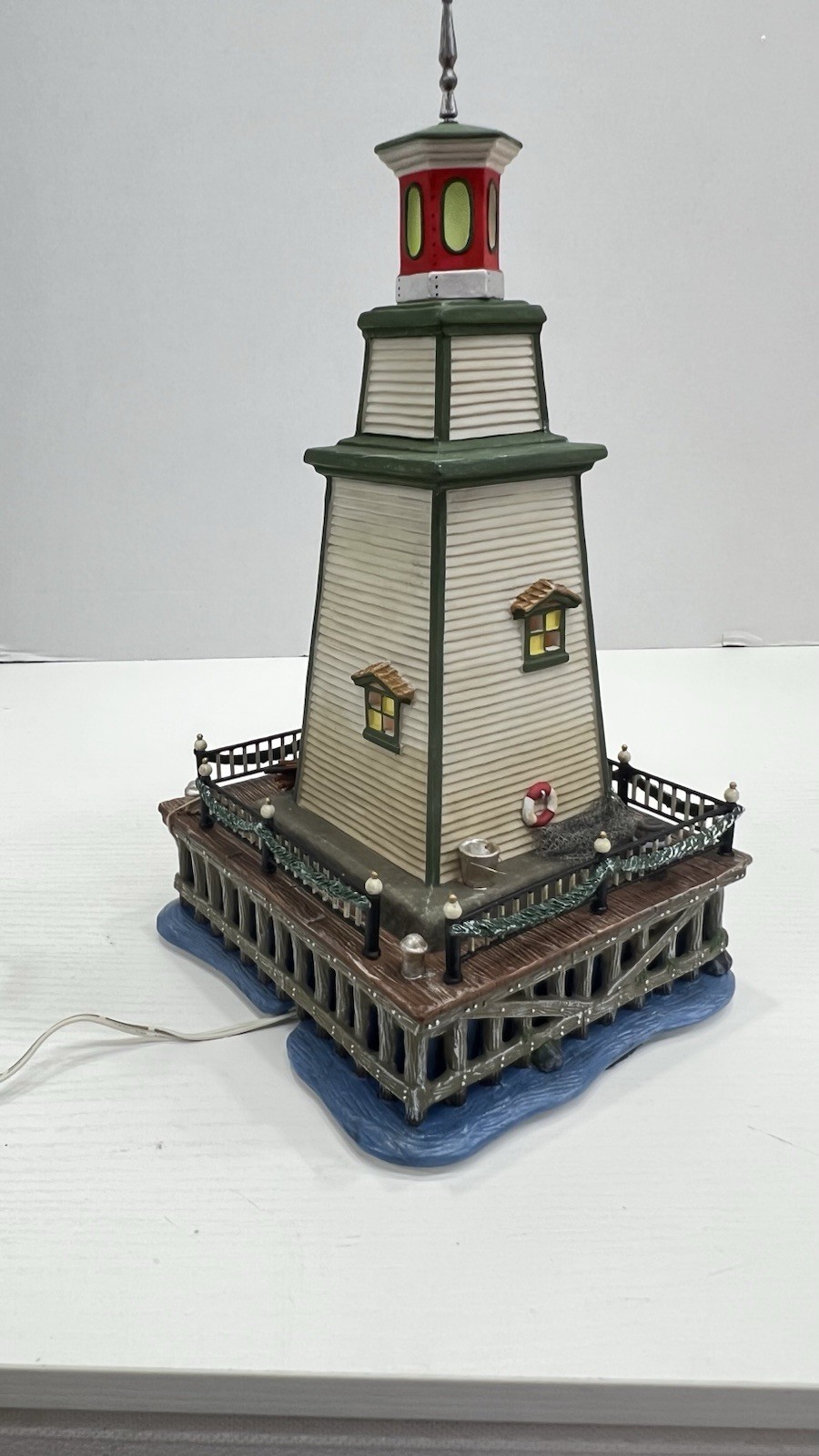 Dept 56 Dickens Village Series Lighthouse Queens Port 58714 Retired 2003