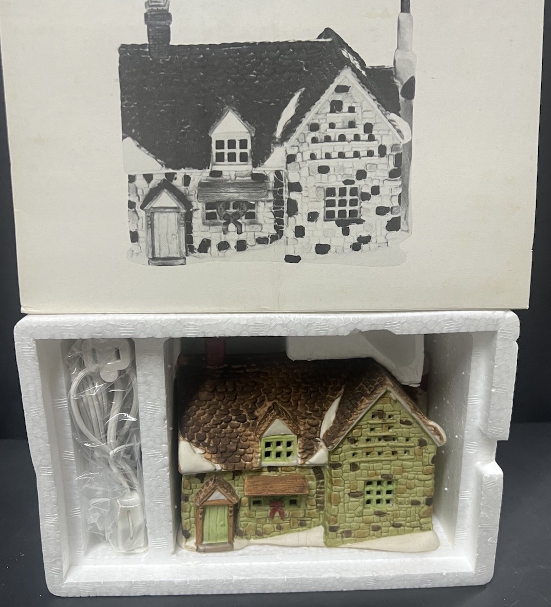 Dept 56 Vintage Dickens Series “Stone Cottage” 6518-8 Retired 1985 w Box