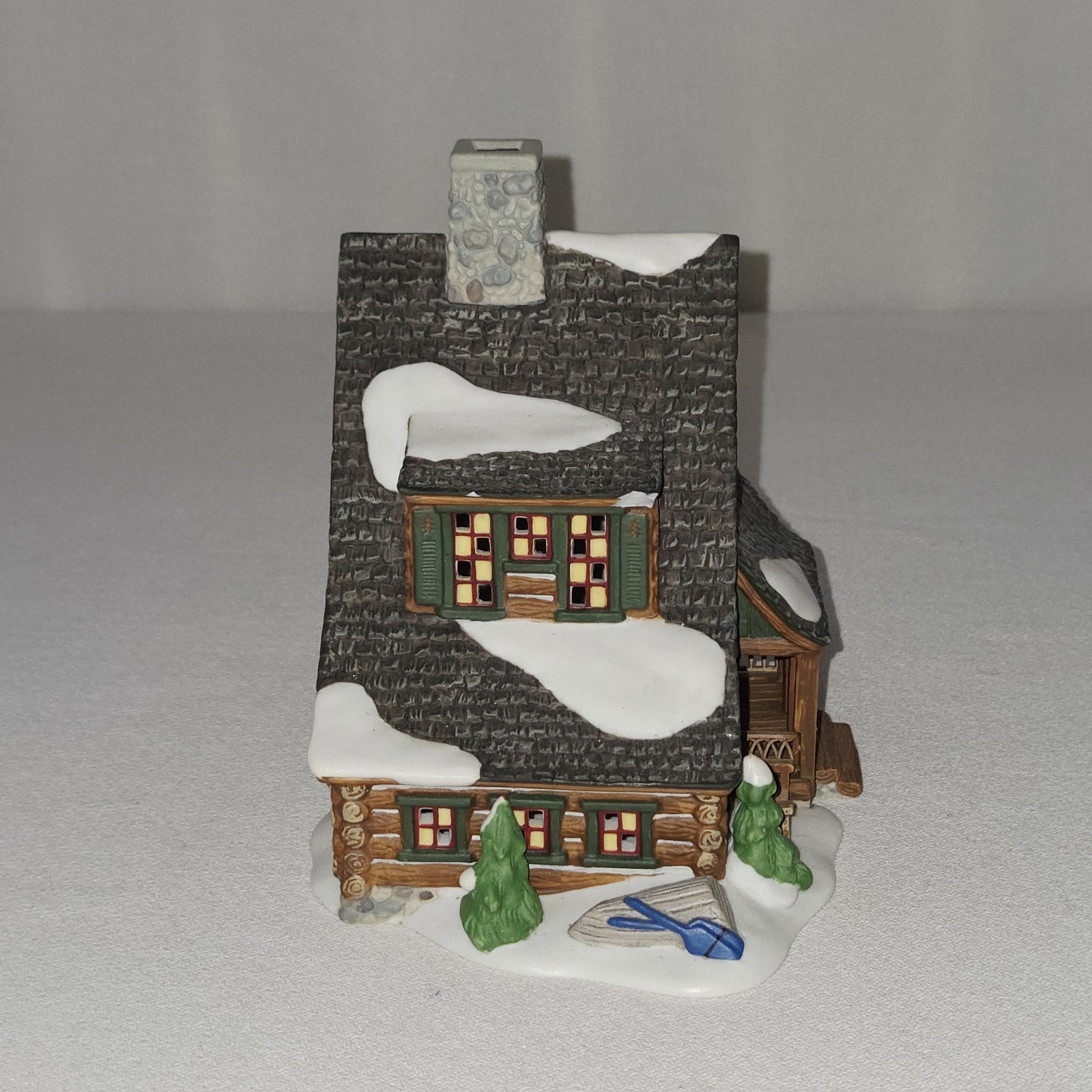 Dept. 56 New England Village #56625 “Mountain View Cabin” Lighted (CHIPPED)