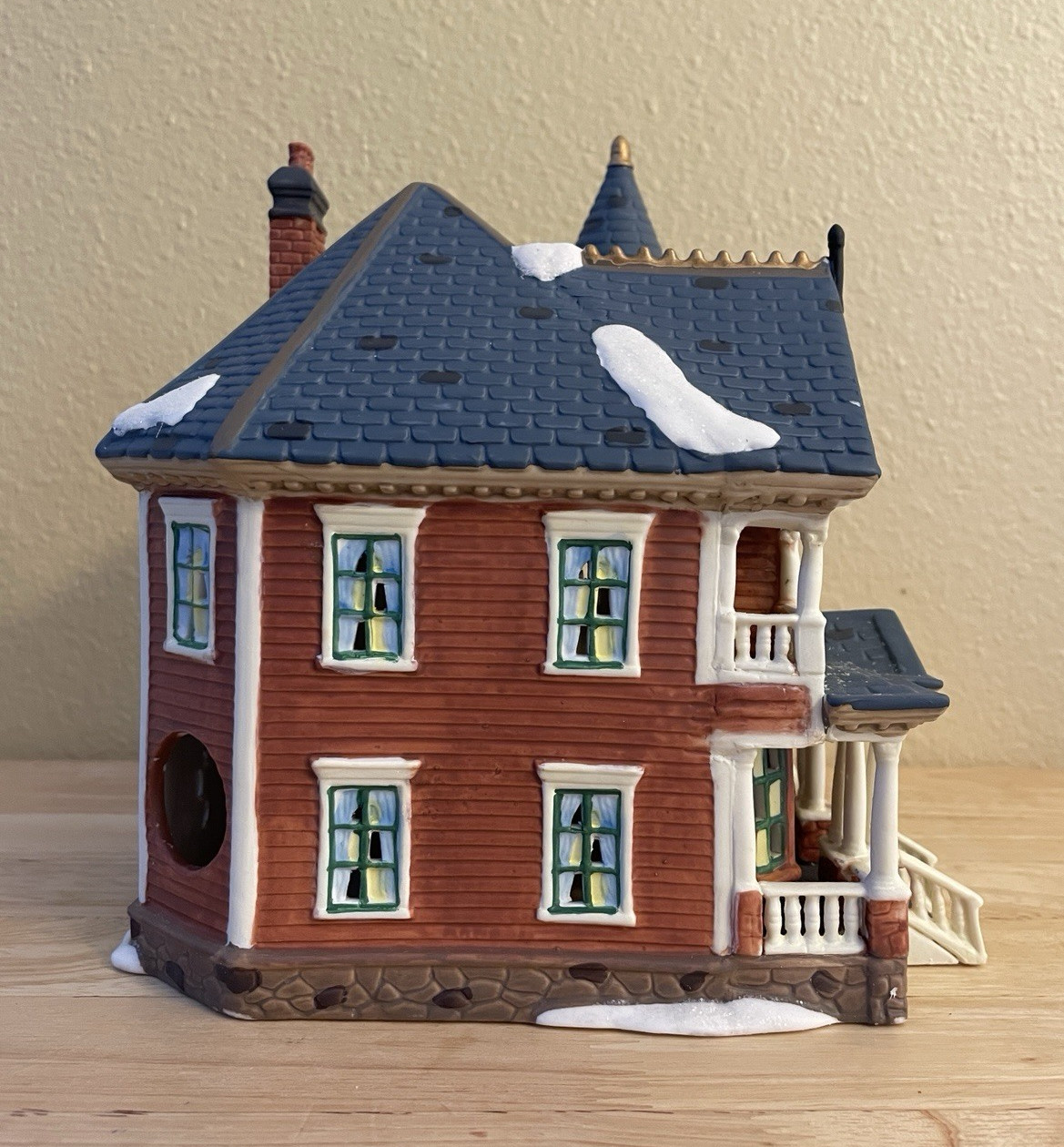 Parmore Estates Bed & Breakfast Holiday Inspirations Lighted House