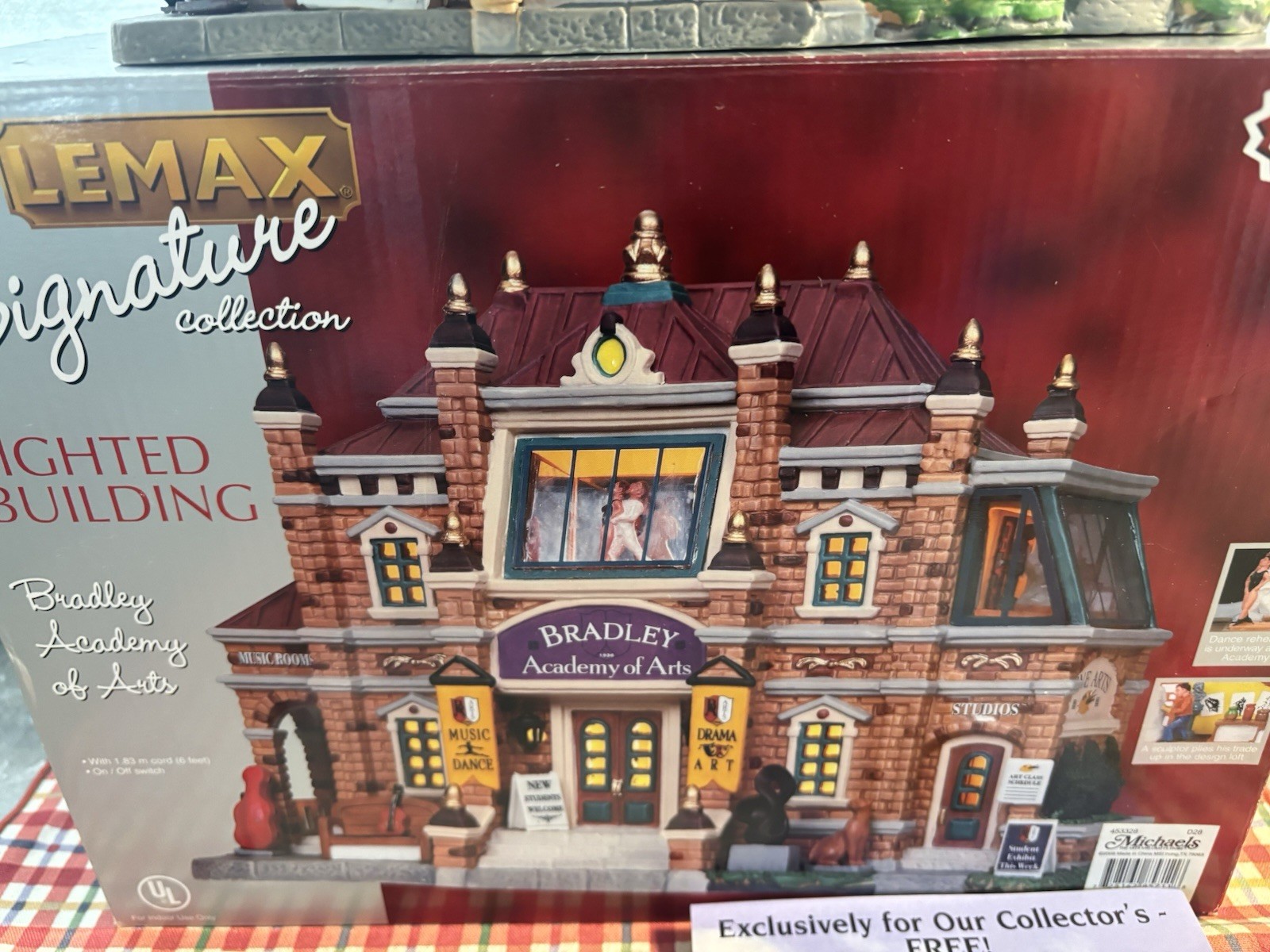 Lemax Signature Collection “Bradley Academy Of Arts” Lighted Building WORKS