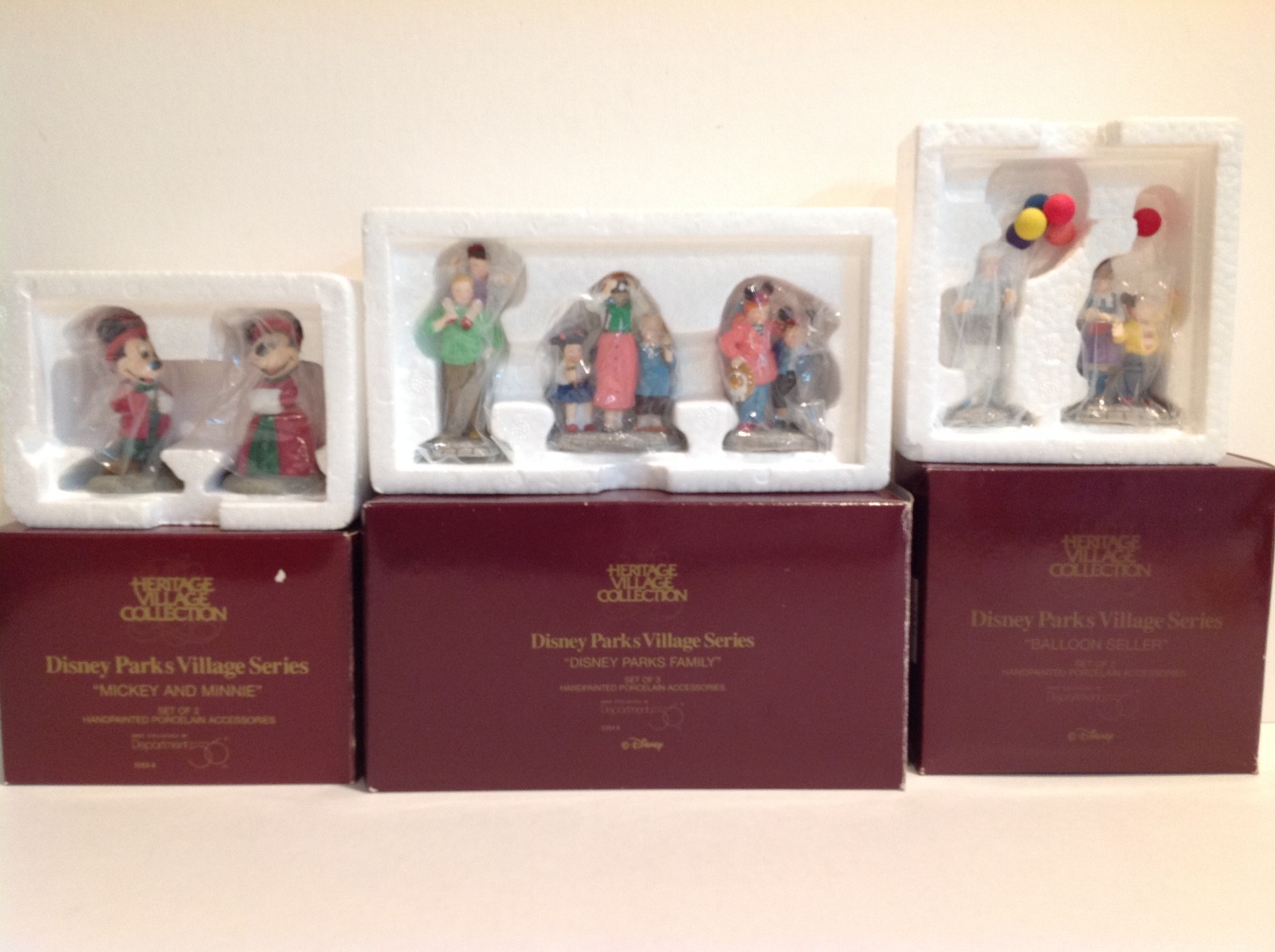 Dept 56 Disney Parks Heritage Village Mickey & Minnie, Balloon Seller, Family