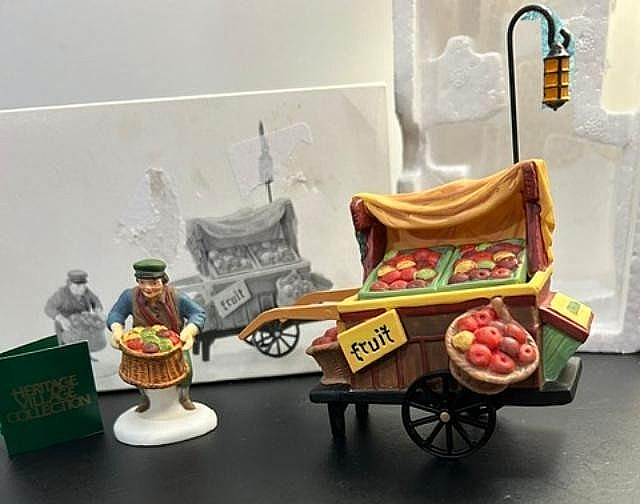 Chelsea Market Fruit Monger & Cart Dept. 56 Heritage Village 5813-0