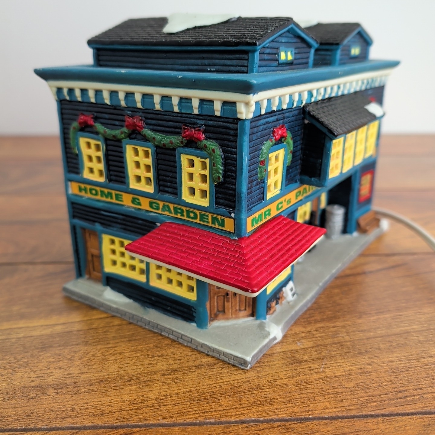 Lemax Village Collection Mr C’s Paint & Hardware Light up, Jukebox Junction 1998