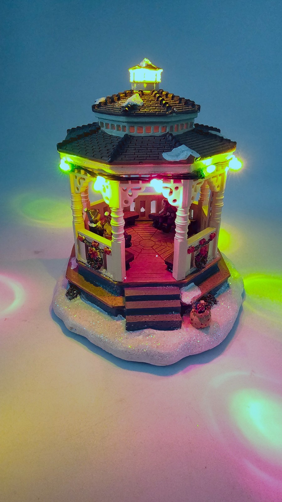 RETRO 2005 ST.NICHOLAS SQUARE “TOWN SQUARE” TABLE ACCENT